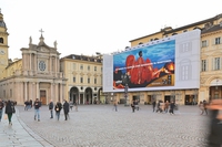 One realizza per Lavazza un telo pubblicitario ecologico senza Pvc