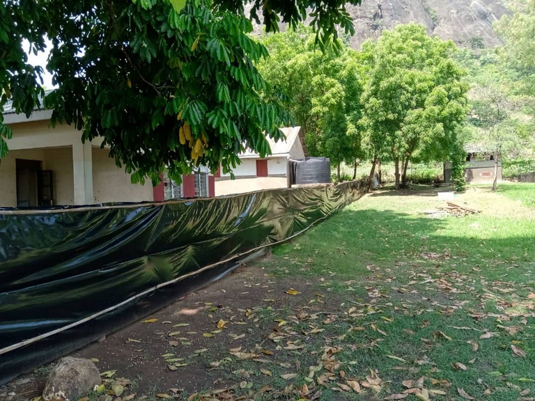 L'esterno del reparto isolamento di Kalongo