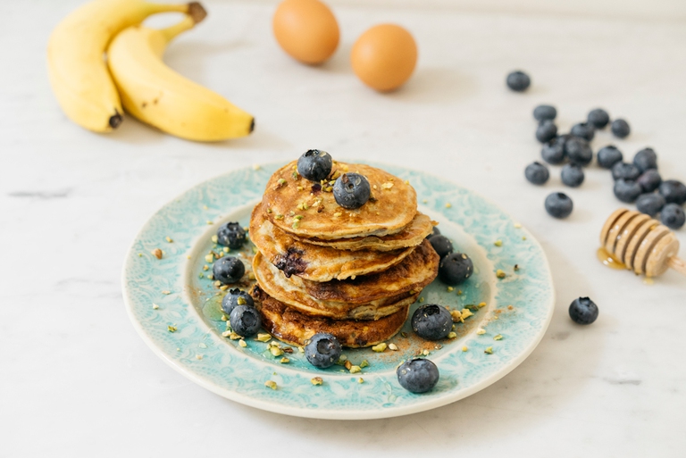 Pancake di banana con i mirtilli