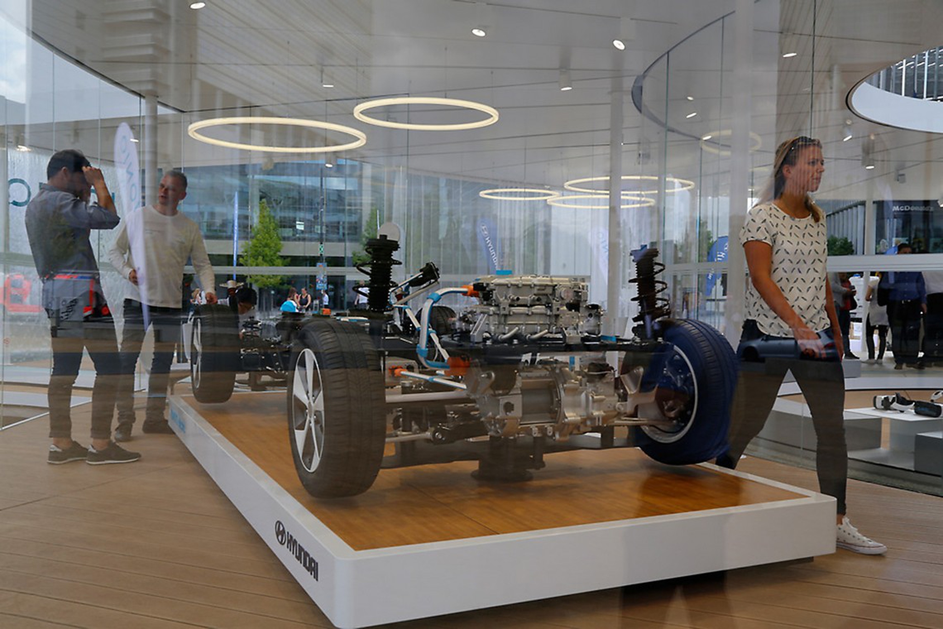 Al via i test drive della nuova Hyundai Ioniq in versione ibrida ed elettrica