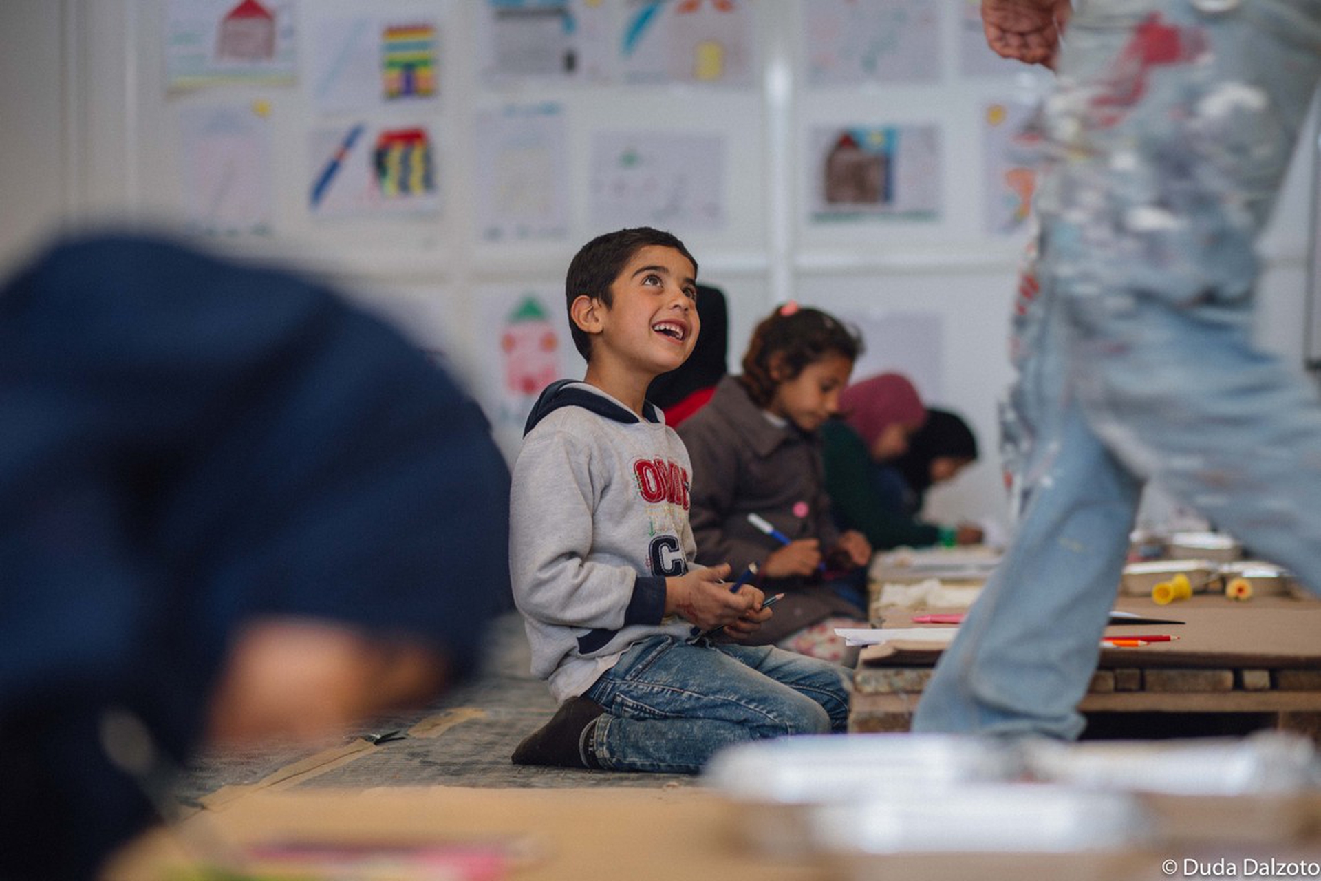 I bambini creano le proprie opere alla Caritas Libano