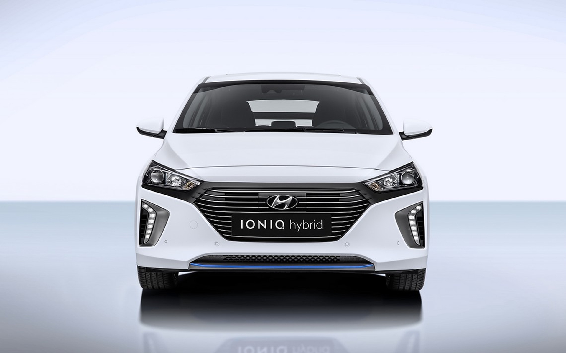 Tutto sull’auto ibrida. Cos’è, come funziona, i vantaggi e il piacere di guida