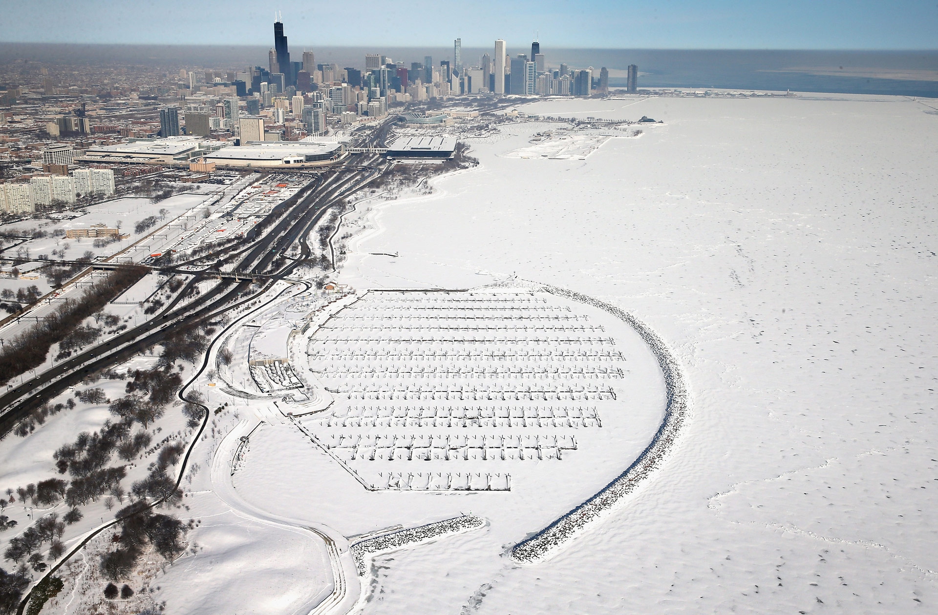 Chicago e il lago Michigan ghiacciato