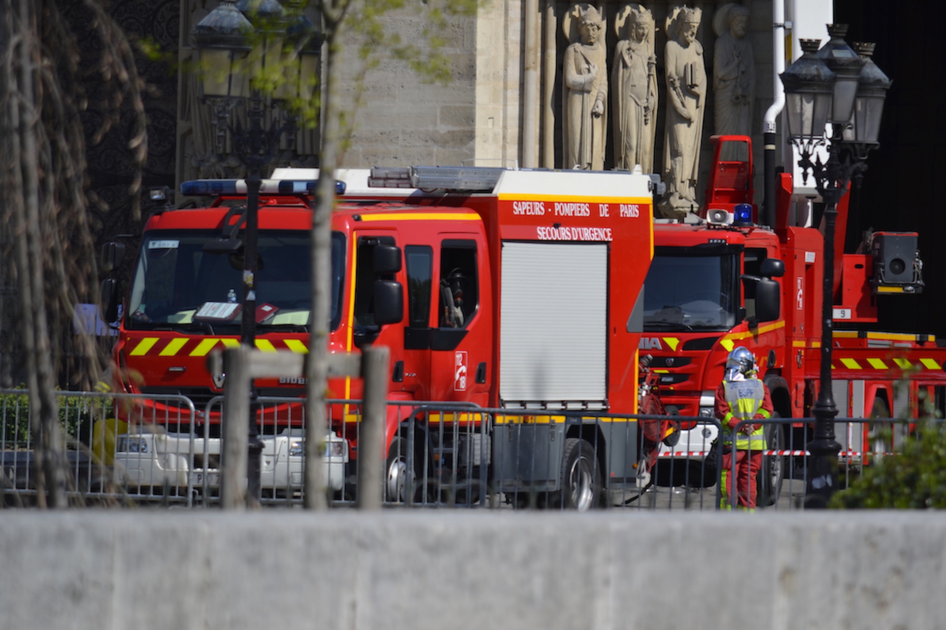 La cattedrale di Notre Dame a Parigi dopo il rogo30