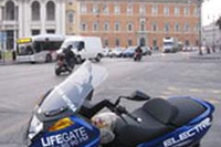 100 scooter elettrici per 100 giorni