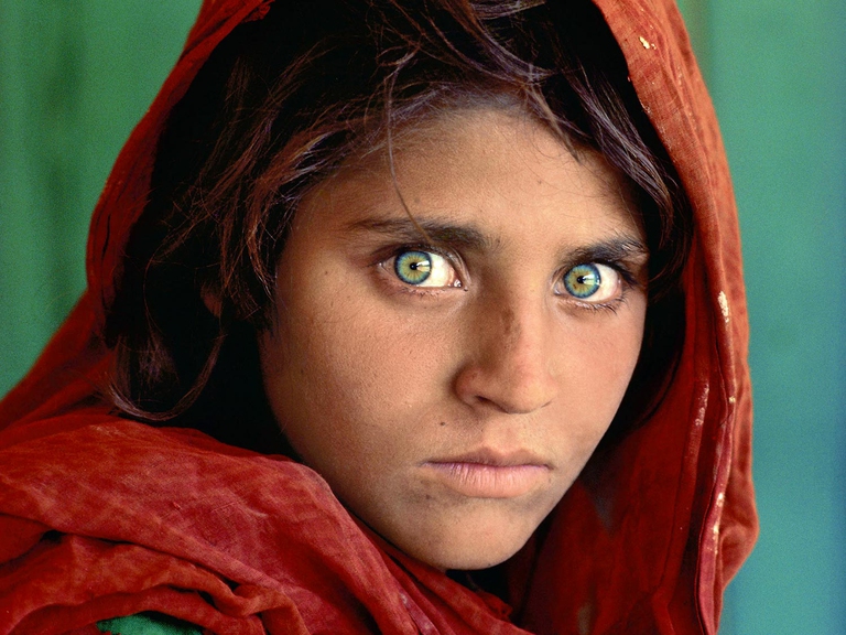 1984, Steve McCurry: La ragazza afgana