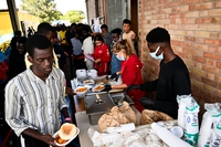 Perché l’Italia vuole dai migranti 5.000 euro per non trattenerli nei Cpr