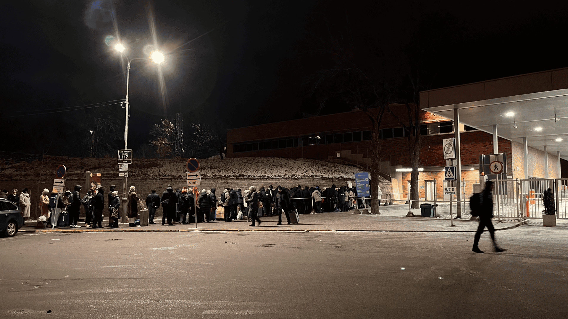 La fila al confine di Narva