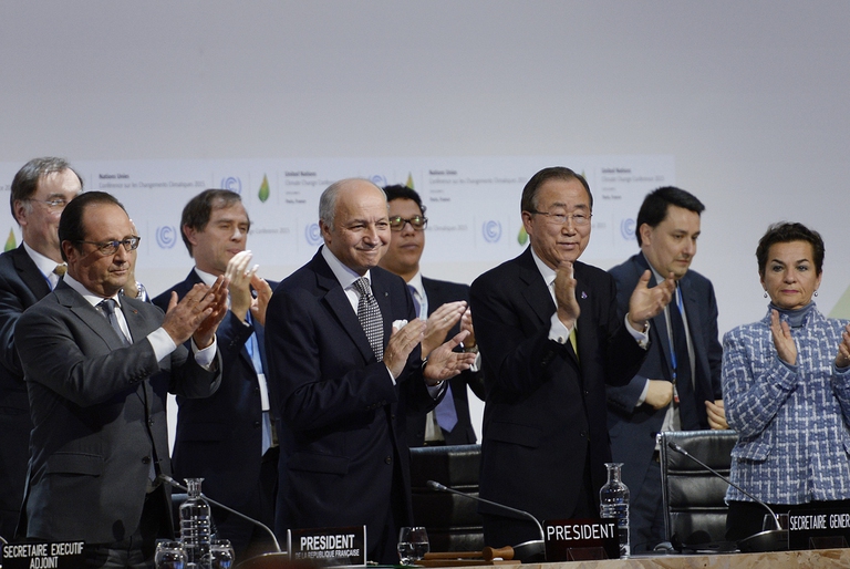 Francois Hollande, Laurent Fabius, Ban Ki-moon e Christiana Figueres alla Cop21. Foto © Miguel Medina/AFP/Getty Images