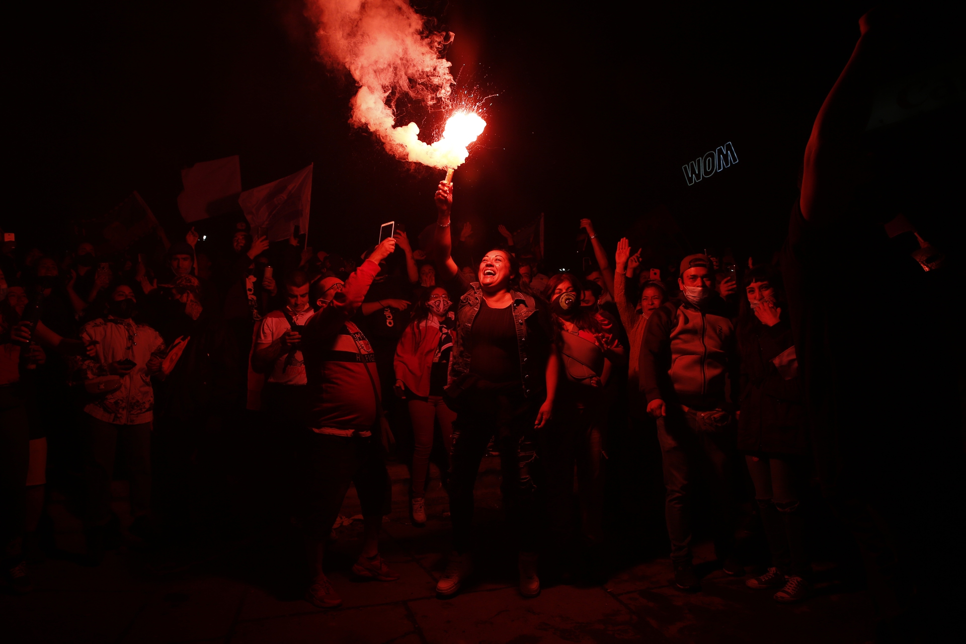 Le operazioni di voto al referendum e i festeggiamenti per la vittoria del sì