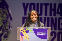 “Non ci si può adattare all’estinzione”. Il discorso in italiano di Vanessa Nakate allo Youth4Climate