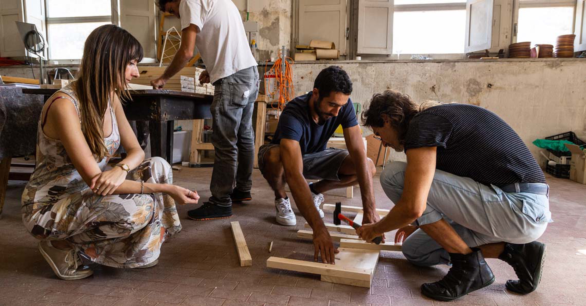 Laboratorio instant furniture al God is Green