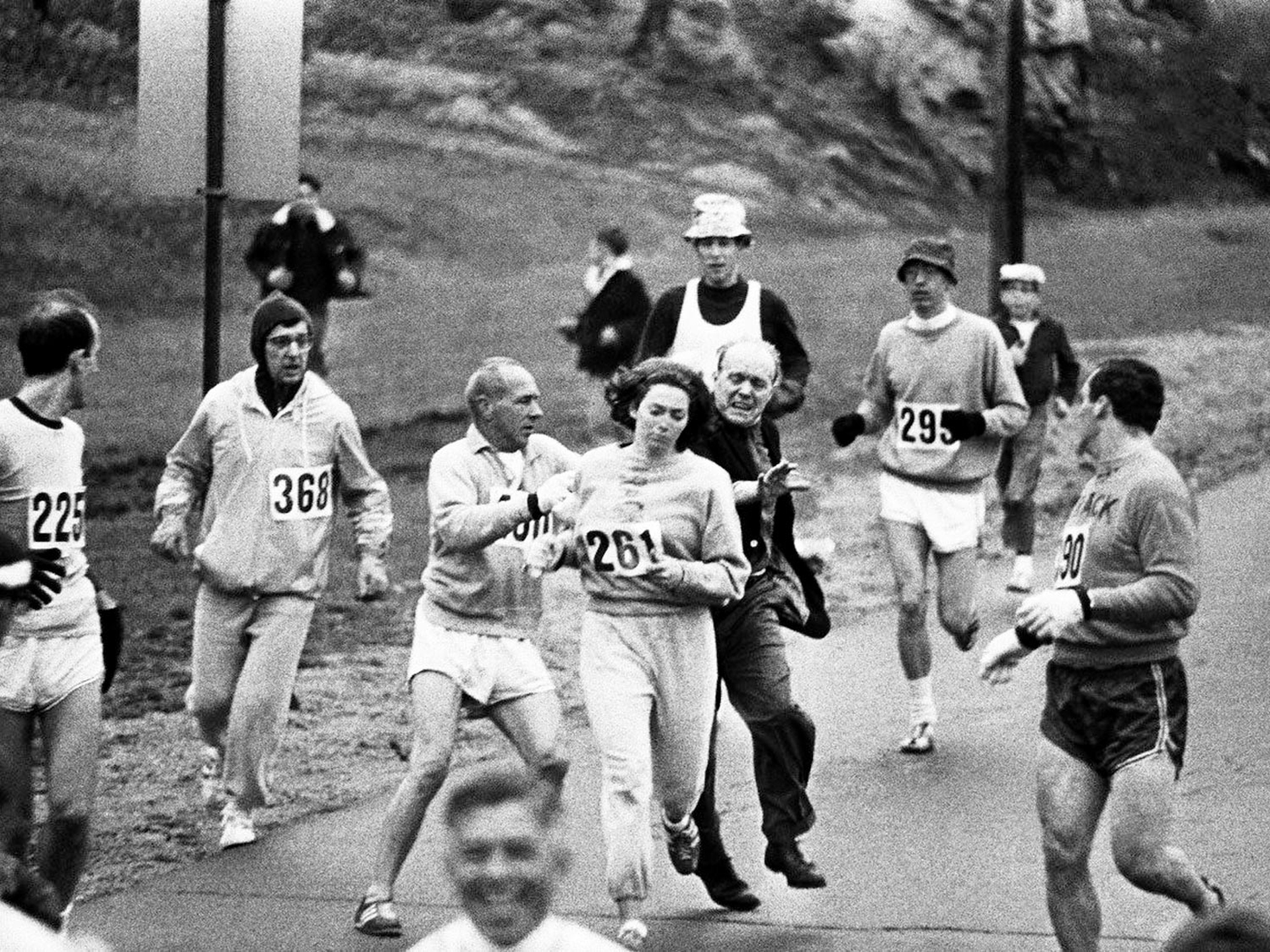 1967, Kathrine Switzer è la prima donna a correre una maratona