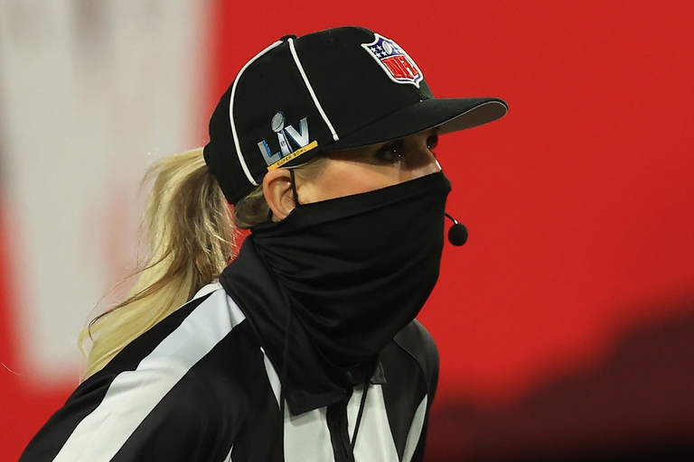 Sarah Thomas è il primo arbitro donna del Super Bowl
