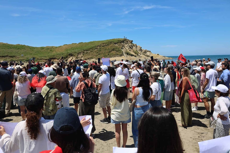 Le proteste alla laguna di Narta