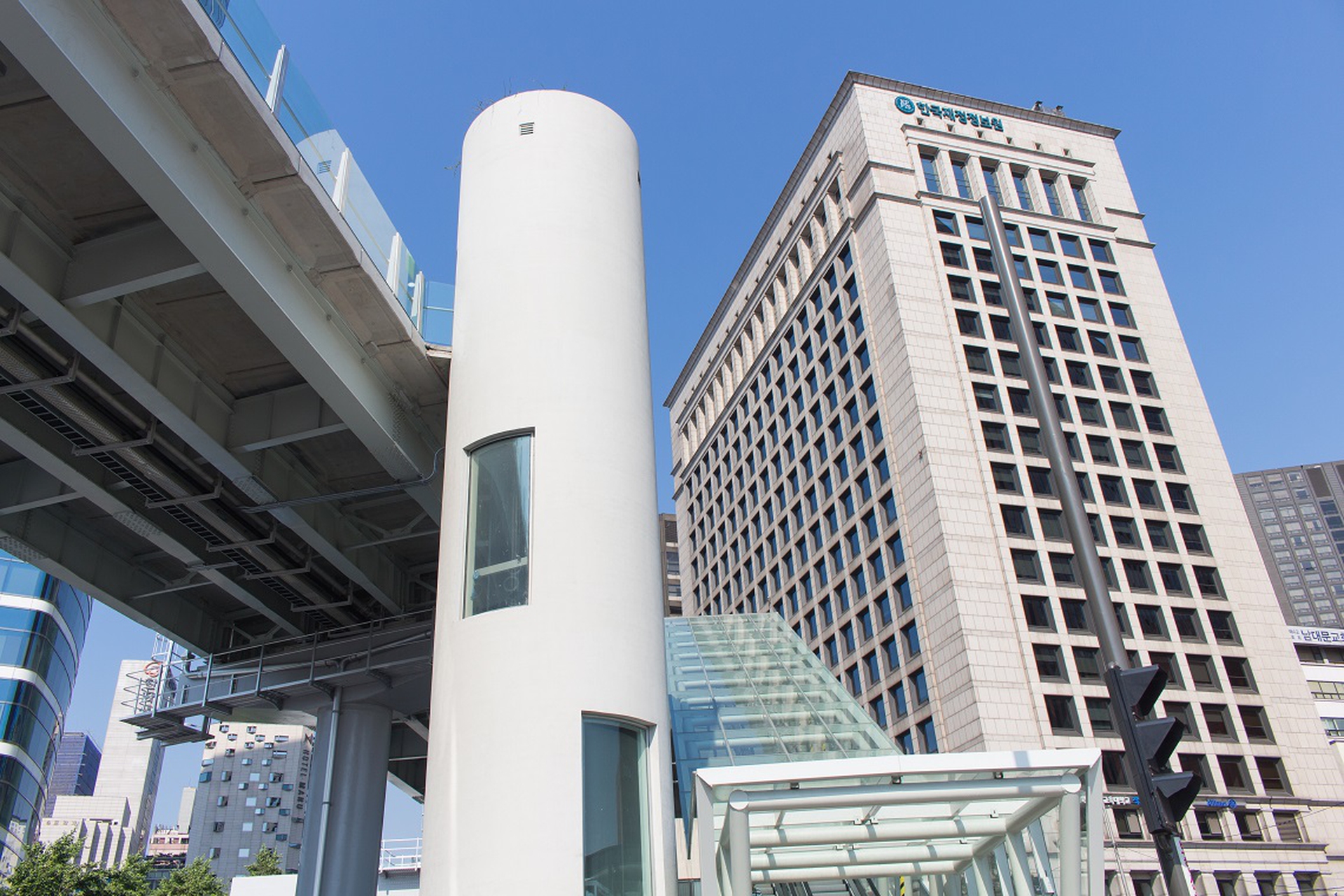 The newly opened walkway of Seoul