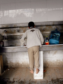 La lotta per l’acqua a Gaza. La storia del water defender Mosab al-Hindi