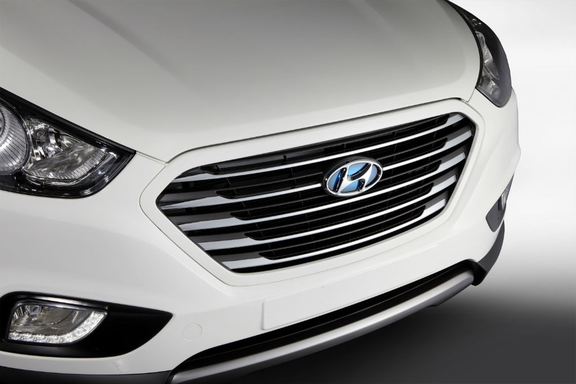 ix35-fuel-cell_hexagonal-grill