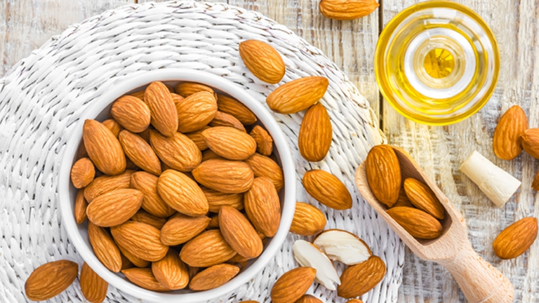 Le mandorle regalano un olio versatile e gradevole