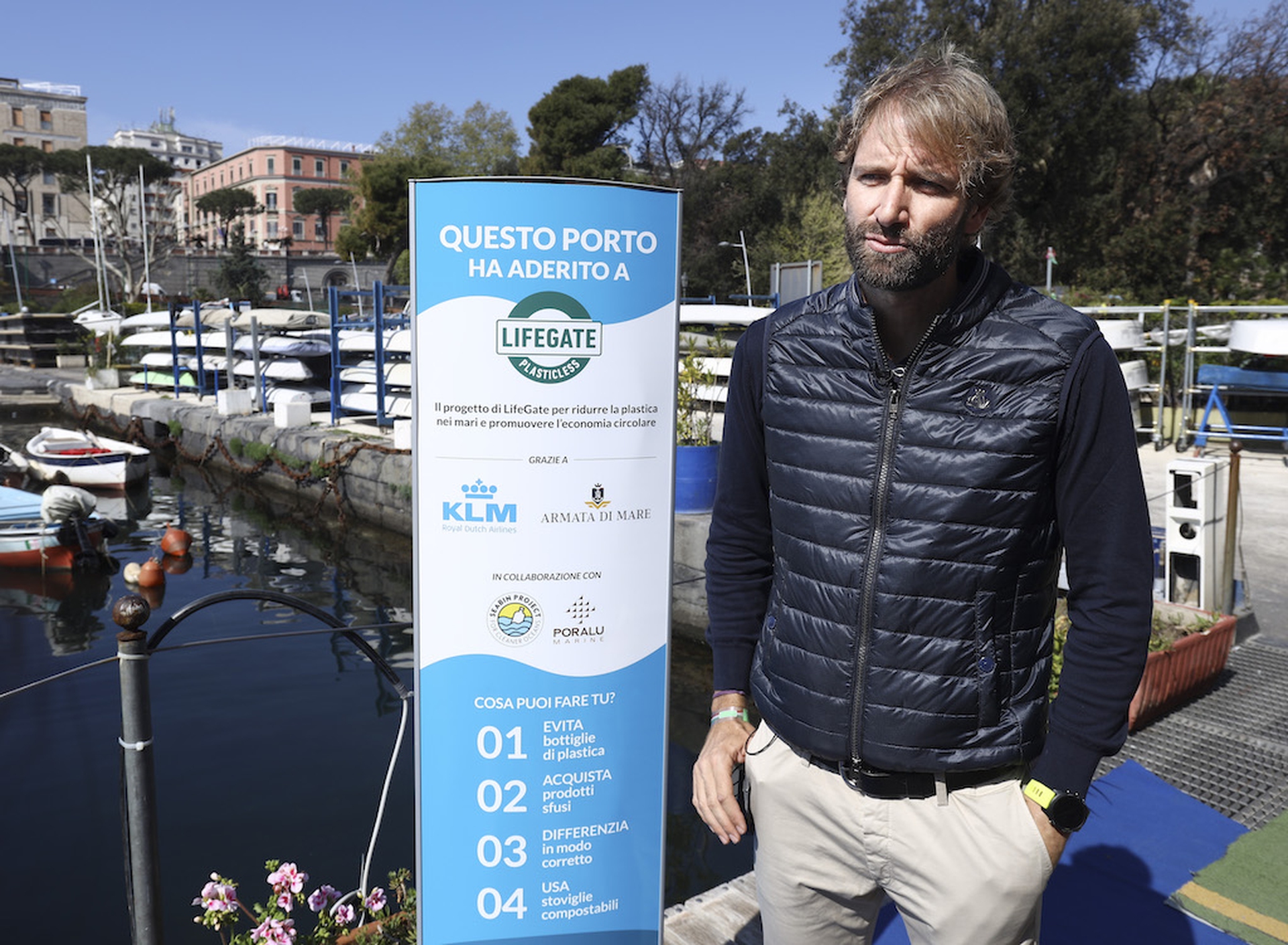 The LifeGate PlasticLess® Seabin arrives in Naples thanks to KLM and Armata di Mare