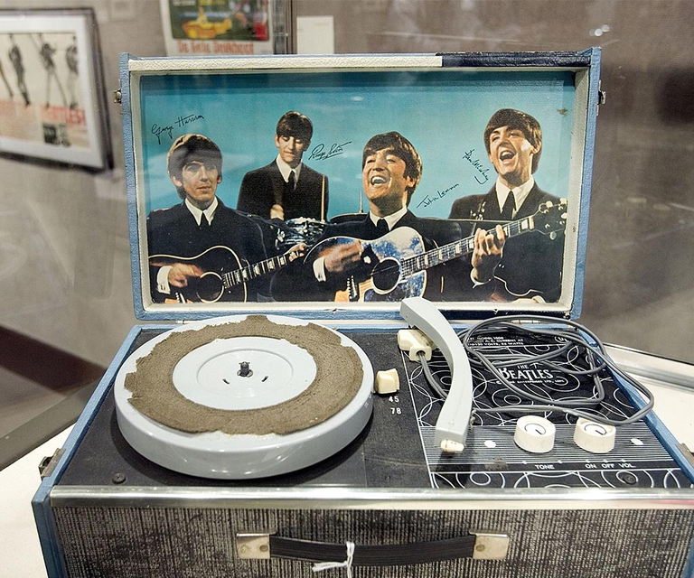 Un memorabilia dei Beatles del 1964 © Stephen Chernin/Getty Images