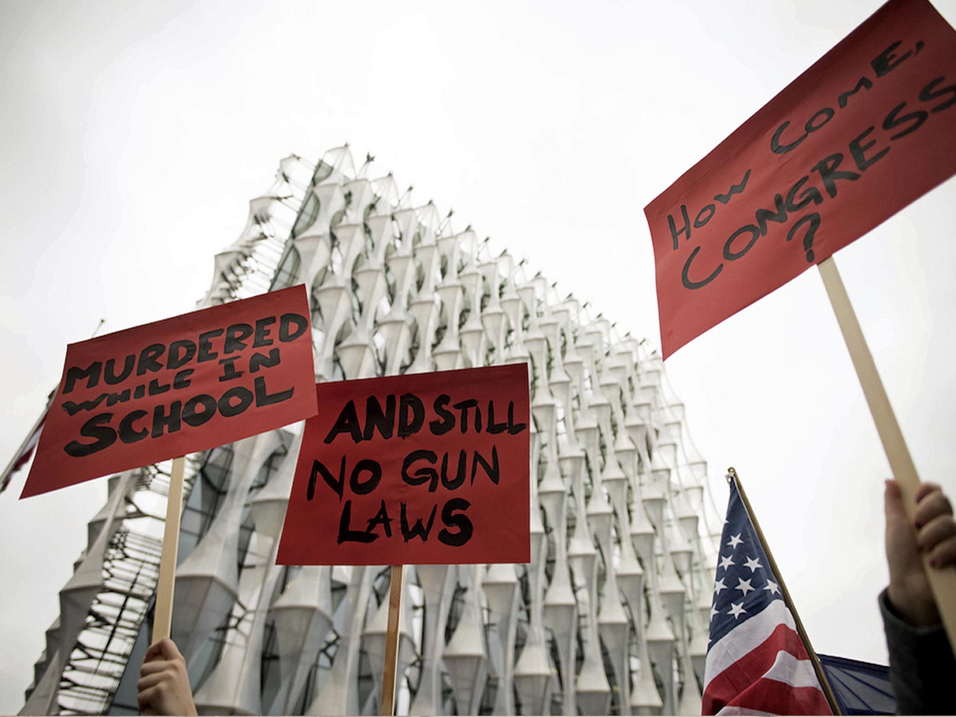 March for our lives a Londra, di fronte all'Ambasciata Usa