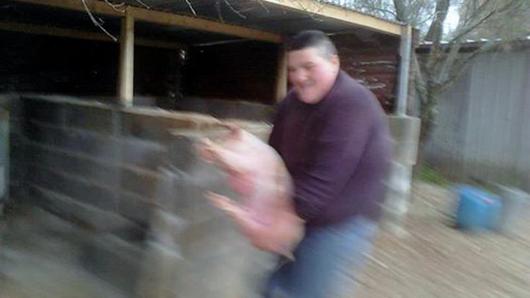 La copertina del profilo Facebook di F.R. datata giugno 2016.