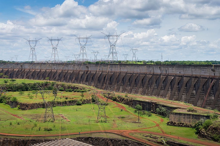 Diga di Itaipu in Paraguay