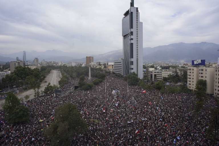 1 milione di persone a Santiago del Cile