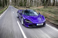 McLaren 720S, leggera, efficiente e con un futuro ibrido. Com’è e come va la sportiva inglese da 341 km/h