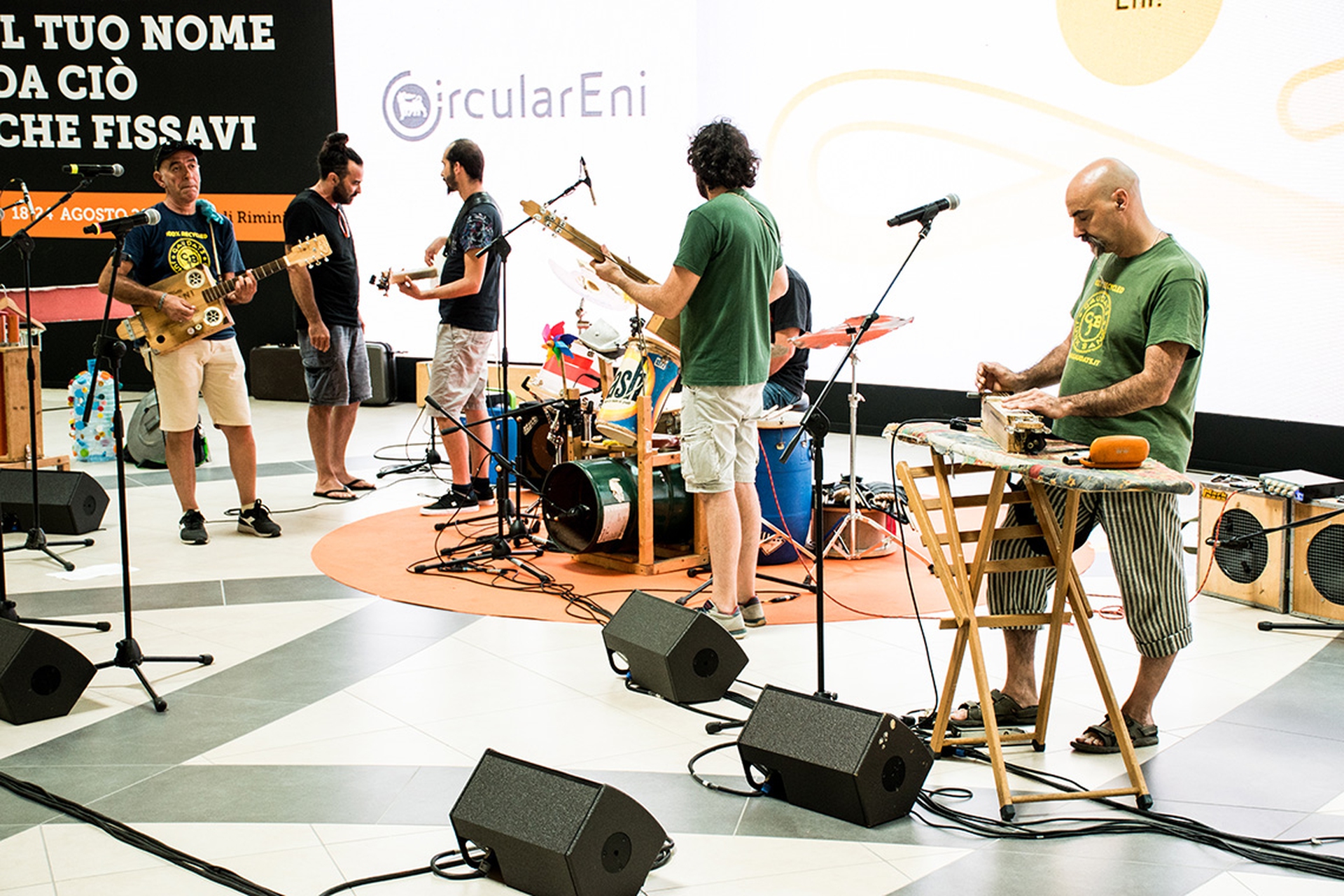 Strumenti e amplificatori riciclati