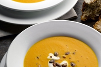 Crema di zucca, zafferano e scorza d’arancia con semi caramellati
