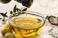 Grassi e oli vegetali: cosa sono, quali evitare e come ridurne il consumo