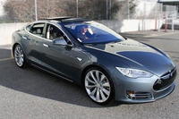 Apple incontra Tesla. Guideremo una Mac?