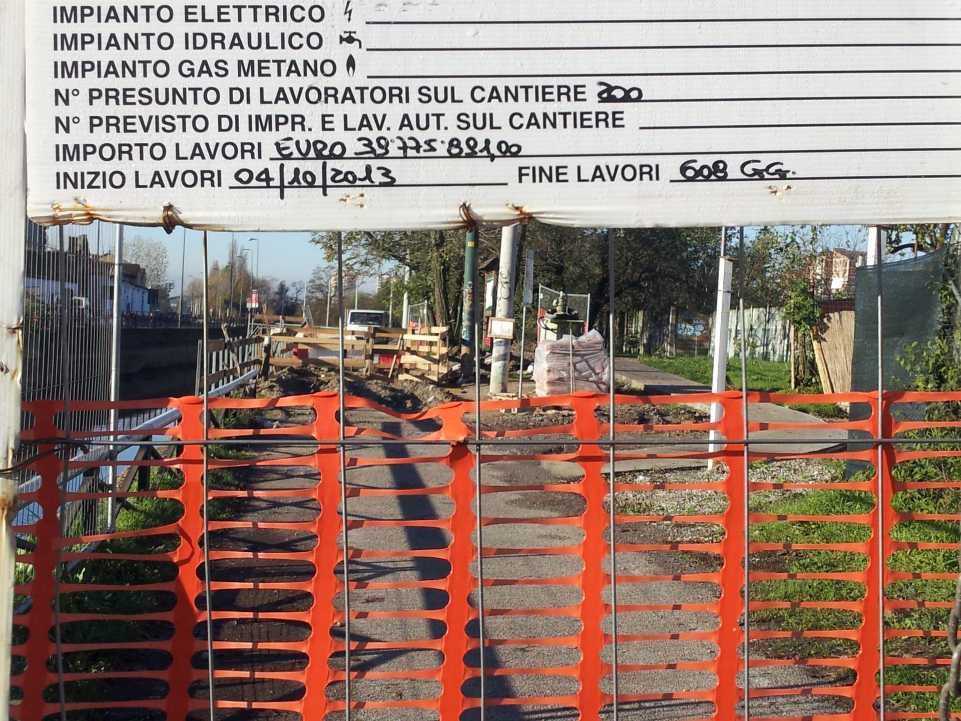 I lavori per Expo Milano 2015 in corso all'Alzaia naviglio grande