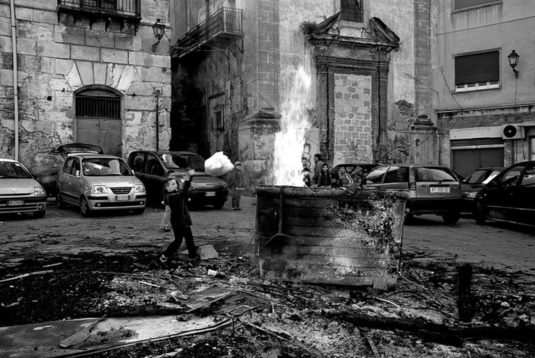 Rifiuti a Ballarò di Nino Pillitteri. Primo premio per la categoria Servizi © Oxfam Italia