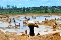 Denunciati i giganti della tecnologia per sfruttamento minorile nelle miniere di cobalto in Congo