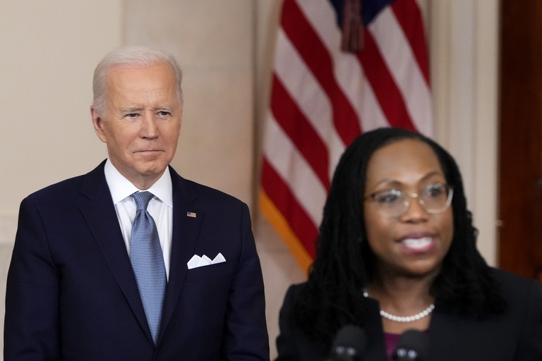 Ketanji Brown Jackson e Joe Biden