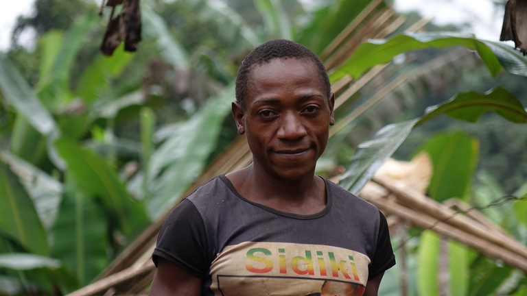 Membro della tribù Baka picchiato e arrestato dai guardaparco