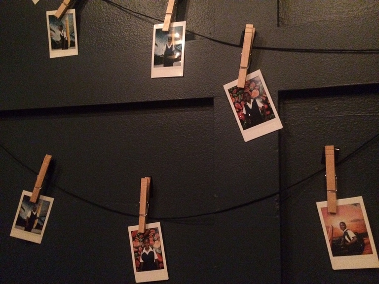 uniformi regalate ai bambini