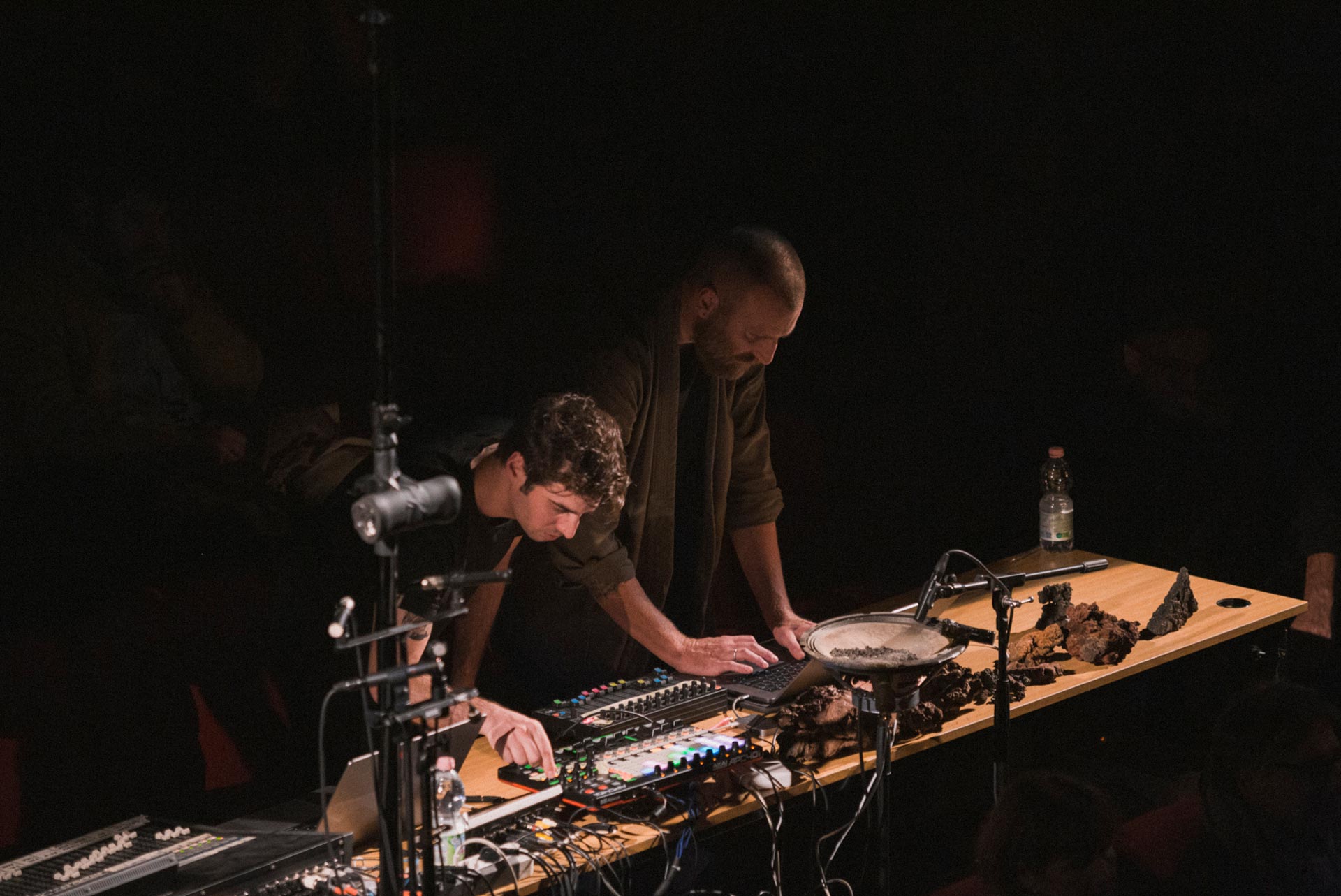 Ben Frost e Francesco Fabris live al San Fedele 3