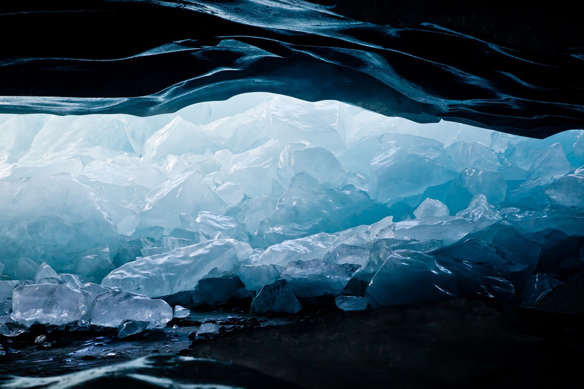 All’uscita una montagna di ghiaccio frantumato