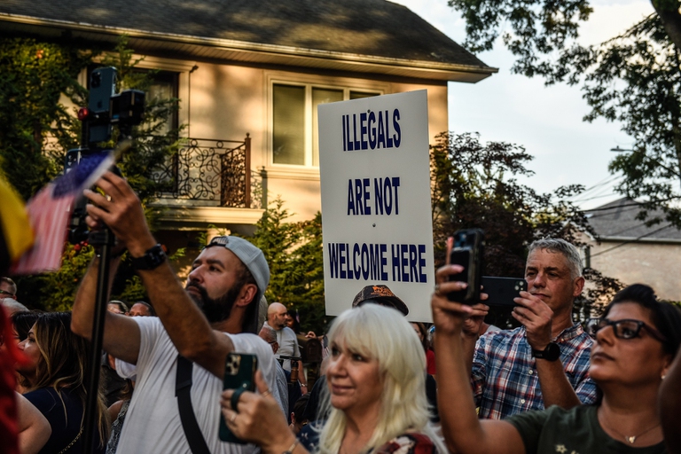 Proteste contro i migranti a New York