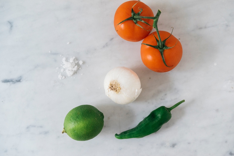 Pico de gallo. La ricetta originale della salsa messicana di pomodori