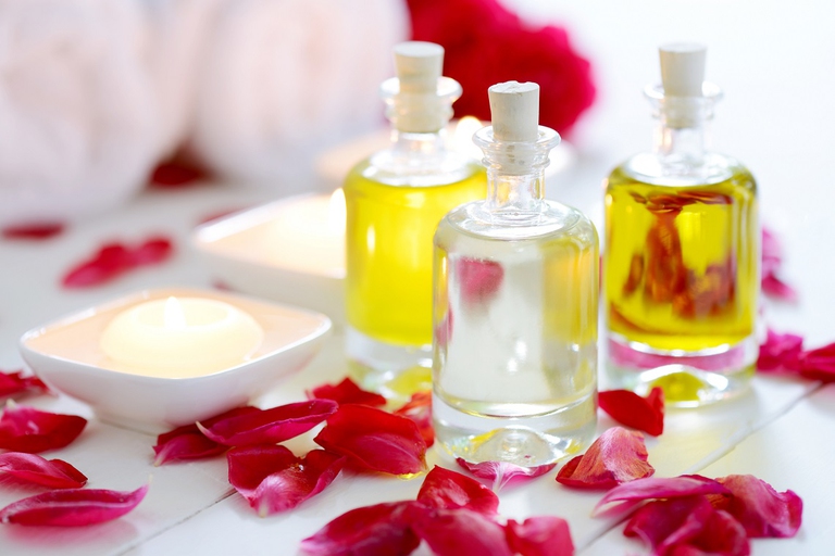 acqua e olio di rose