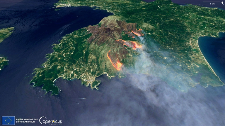 Le fiamme su Corfù, in Grecia, viste dal satellite Copernicus