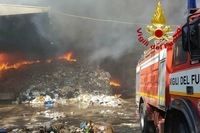 Ragusa, pompieri volontari appiccavano incendi per spegnerli a 10 euro l’ora
