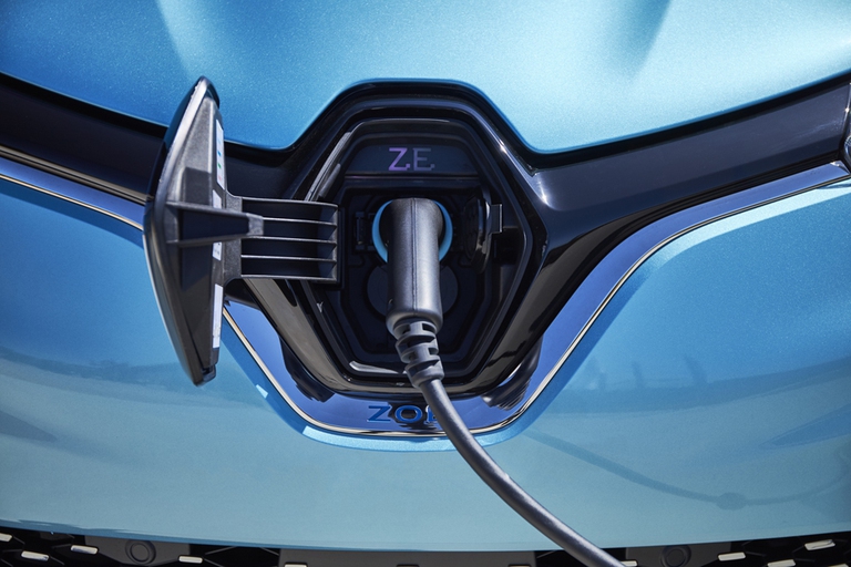 Adesso Zoe può utilizzare la ricarica rapida in corrente continua fino a 50 kW, il che significa avere 150 chilometri di autonomia in circa 30 minuti. ©Renault