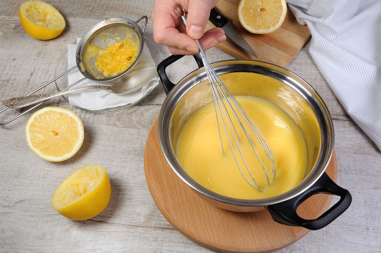 preparazione della mousse al limone