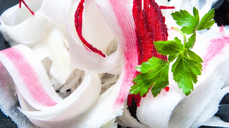 Il daikon fresco può essere usato per preparare buonissime insalate. © Ingimage